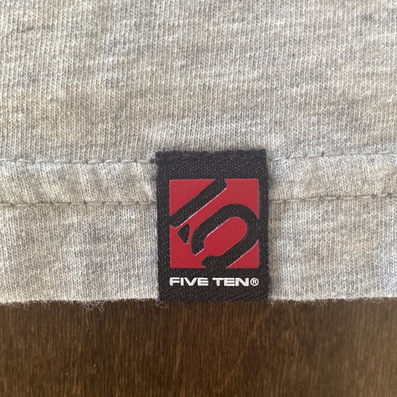 EUC 5.10 WOMENS XS SHORT SLEEVE TEE NO FLAWS WORN ONCE - Picture 3 of 6